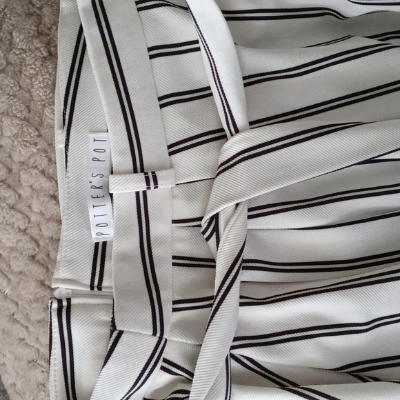 New Classic white black Skirt size large Elegant Timeless Party Dinner Date - Picture 2 of 3